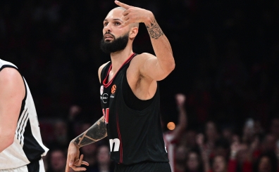 Olympiakos, kendi sahas�nda K�z�ly�ld�z'a kar�� hata yapmad�