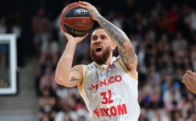 A.Efes, Mike James'i duyurdu