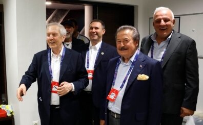 Başkan Aziz Yıldırım maç sonrası soyunma odasında!