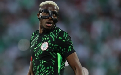 Osimhen'in yarı finali getiren performansı manşetleri salladı