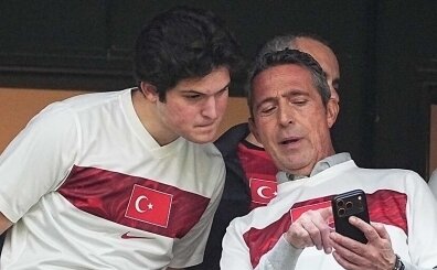 Ali Koç ve oğlu Kerim Rahmi Koç Tüpraş Stadyumu'nda