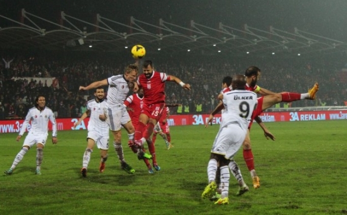 Fenerbahçe ile Balıkesirspor mücadelesinden bir kare 