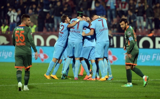 Trabzonsporlu oyuncular�n sevinci