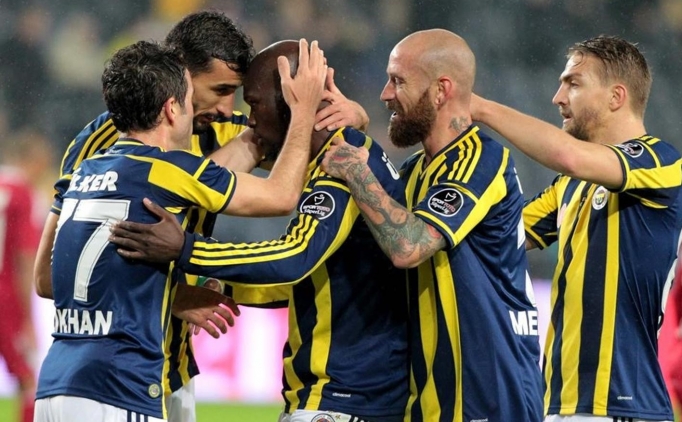 Fenerbah�eli oyuncular�n gol sevinci 