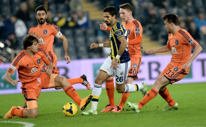 Alper Potuk ve Ba�ak�ehirli futbolcular 