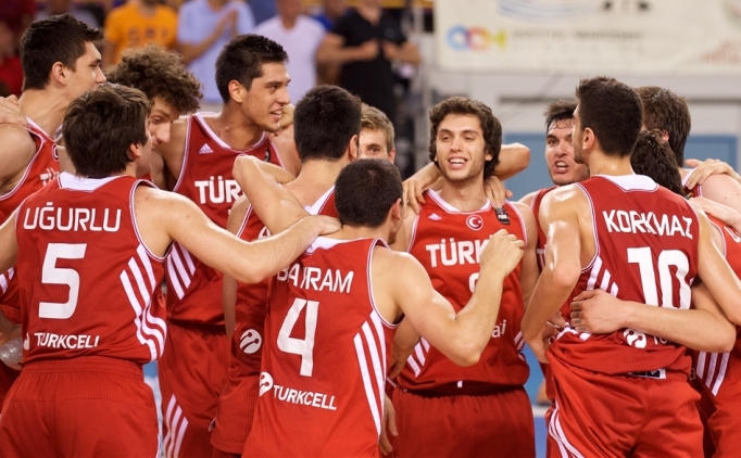 Kom�u'yu deviren gen�ler D�nya 3.'s�!