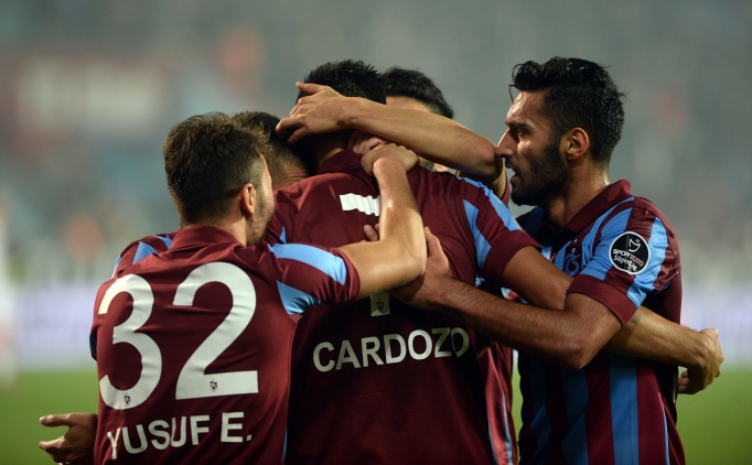 Trabzonsporlu oyuncular�n gol sevinci 