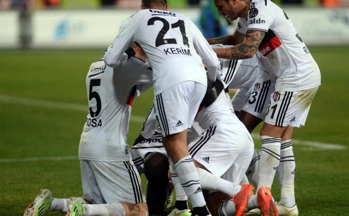 Be�ikta�l� oyuncular�n gol sevinci 