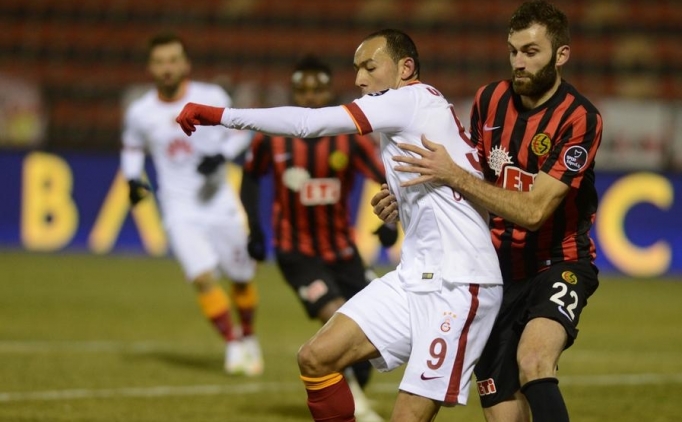 Umut Bulut ve Mustaya Yumlu ma�ta s�k s�k kar�� kar��ya geldi.