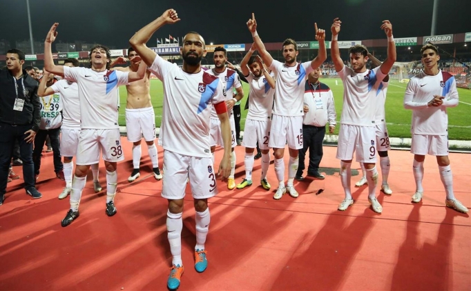 Trabzonsporlu oyuncular�n sevinci