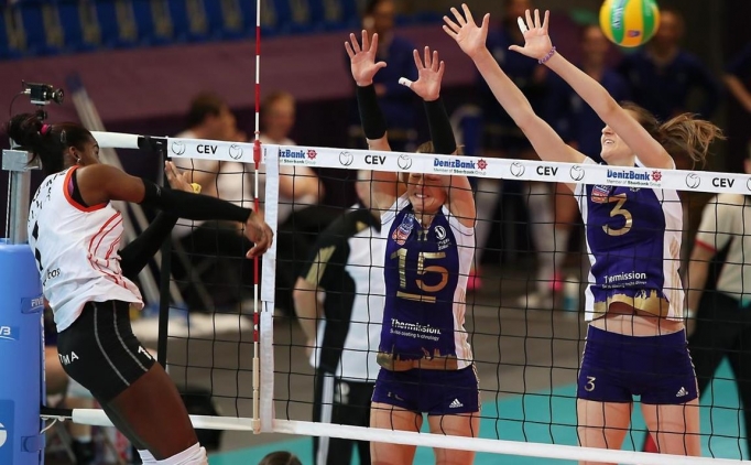 czac�ba�� VitrA, deplasmanda �svi�re'nin Volero Zurich tak�m�yla, Z�rih'teki Saal Spor Salonu'nda ka