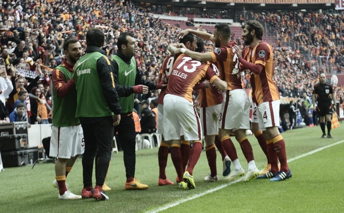 Galatasaray sahasında Karabükspor'u 4-2 ile geçti.