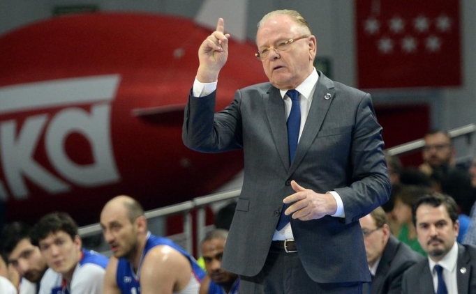 Dusan Ivkovic / Anadolu Efes Ba�antren�r� 