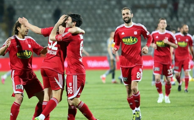 Sivasspor yar� finalde!