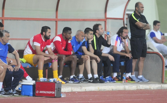 Samuel Eto'o yedek kul�besinde