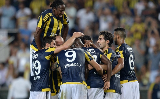 Fenerbah�eli oyuncular�n gol sevinci 