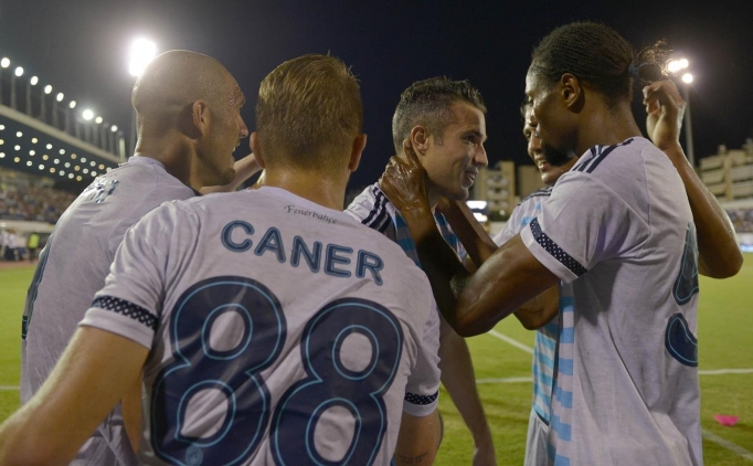 Fenerbah�eli oyuncular�n gol sevinci 