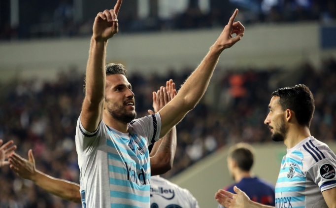 Fenerbah�e ilk kez ��ledi!