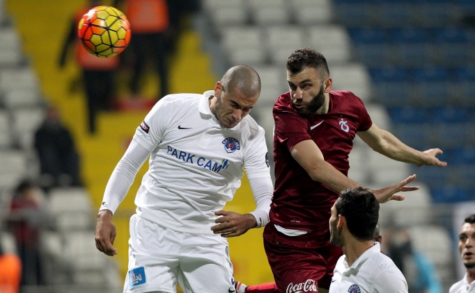 Sisli bir �stanbul ak�am�nda beraberlik...