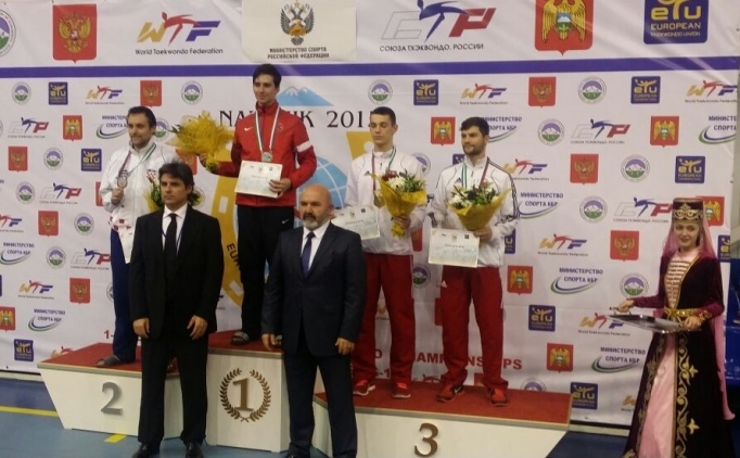 Milli taekwondocu Berkay Akyol