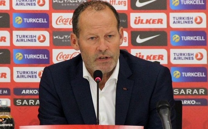 T�rkiye ma�� �ncesi e-posta skandal�