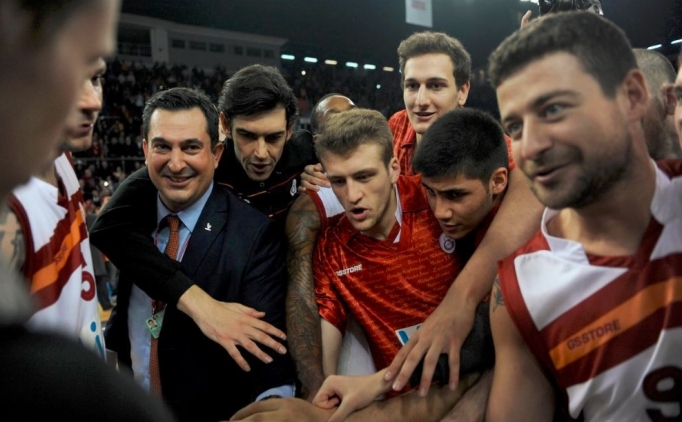 Galatasaray Liv Hospital tak�m� galibiyet sevinci ya�ad�.