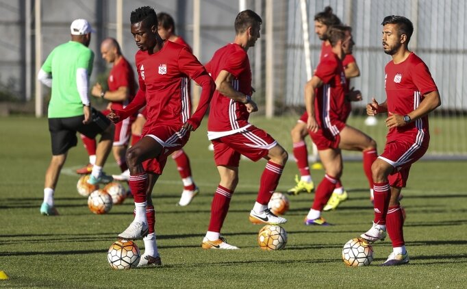 Sivasspor'da yeni sezon haz�rl�klar� s�r�yor