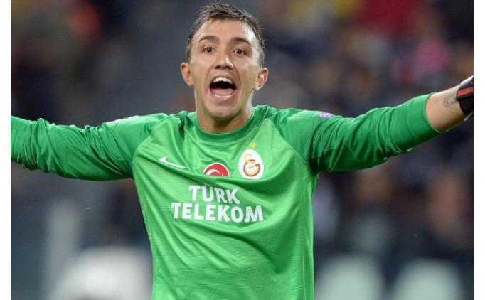 Muslera'dan ok sert aklamalar!