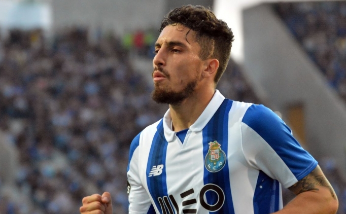 PSG, Alex Telles iin kaynak aryor!