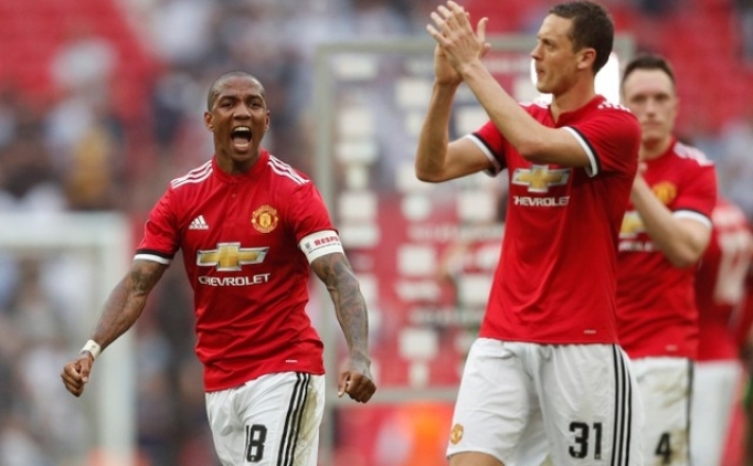 Ashley Young'dan Fenerbahe'ye yeil k!