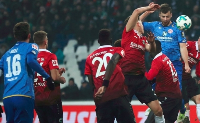 De Jong penalt yaptrd, Mainz kaybetti