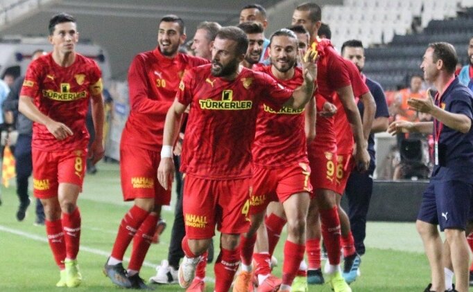 G�ztepe, gollerini k�rm�z� kart g�rd�kten sonra at�yor