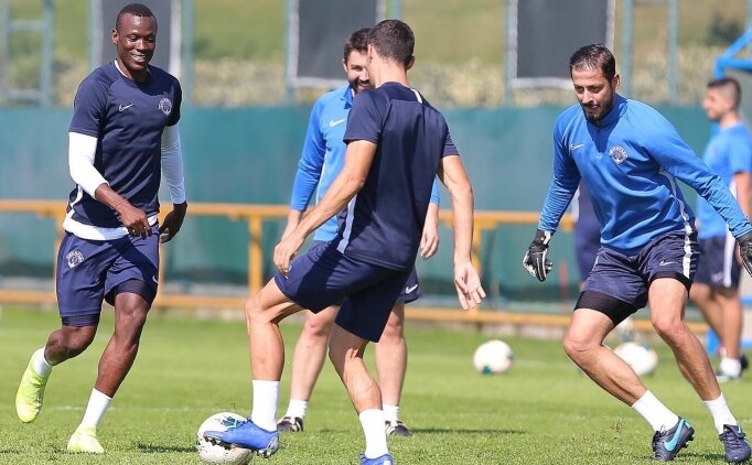 Kas�mpa�a'da Konyaspor ma�� haz�rl�klar�n� s�rd�r�yor