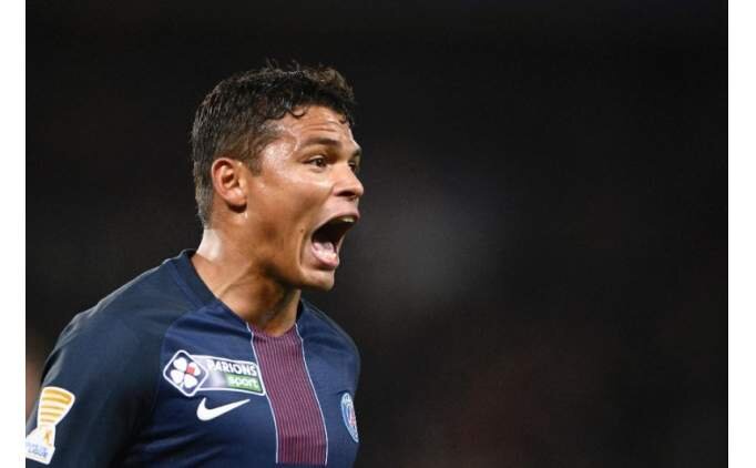 Galatasaray taraftar� ile Thiago Silva aras�nda gerginlik