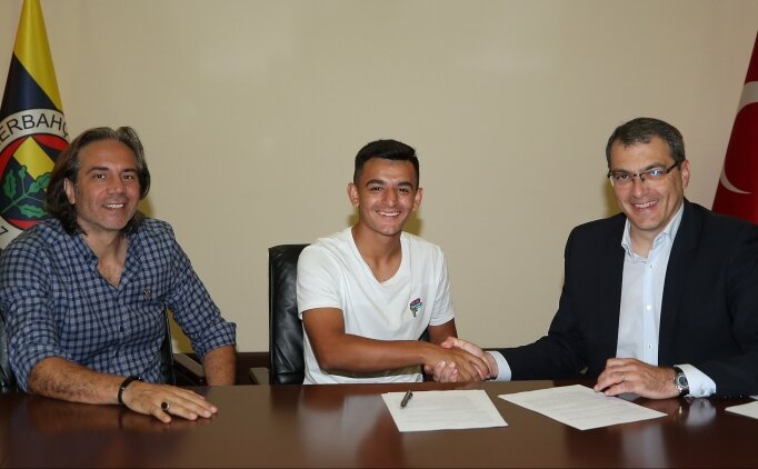 Fenerbah�e'den gen� futbolcuya profesyonel s�zle�me!