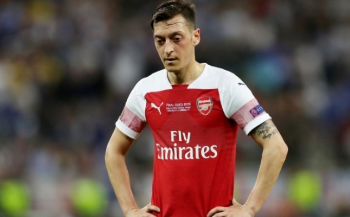 Arsenal'de Mesut zil sat listesinde!