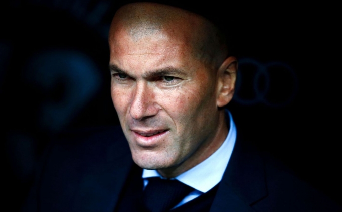 Zinedine Zidane, 14 oyuncunun biletini kesti!
