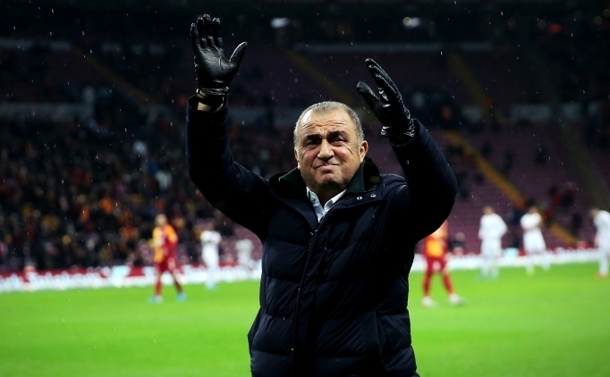 Fatih Terim, oyuncular� i�in �zel maske istedi!