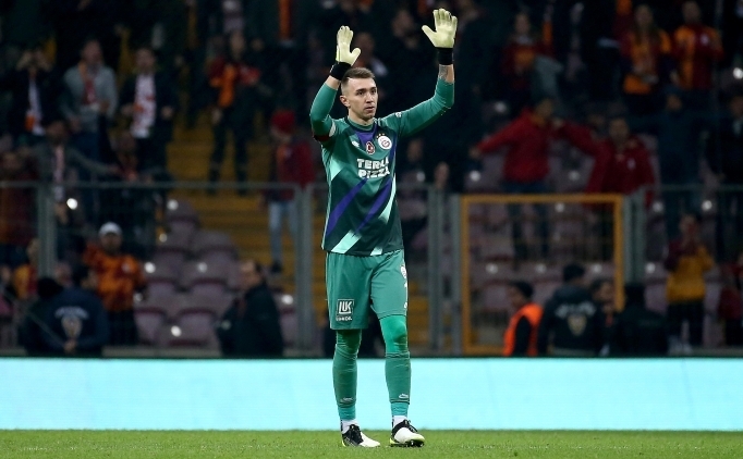 Fernando Muslera'dan alk alan karar!