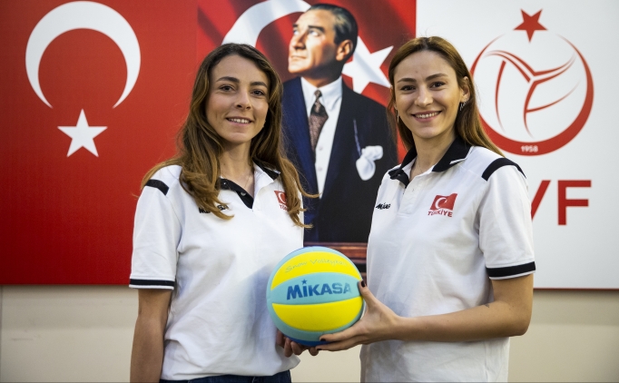 Yaz�n plaj, k���n kar voleybolu tutkular� oldu