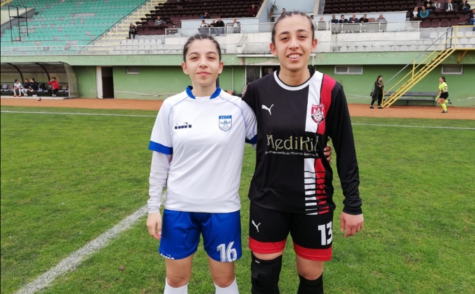 Ordu'da futbolcu ikiz k�z karde�ler birbirlerine rakip oldu