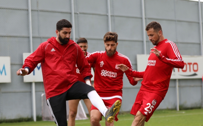 Sivasspor, tek eksikle Kasmpaa'ya konuk olacak