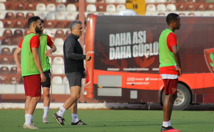 Mehmet Alt�parmak: '�lk y�l�m�zda ilk 10'u yakalamak istiyoruz'