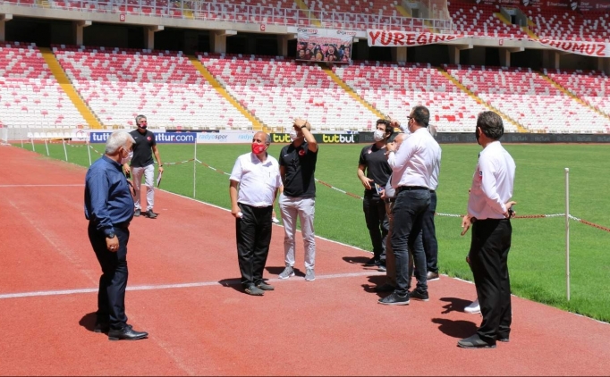 UEFA ve TFF heyeti, Yeni 4 Eyll Stadyumu'nu inceledi