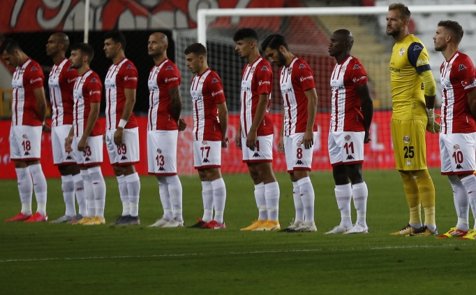 Antalyaspor, son  man 11 kii tamamlayamad