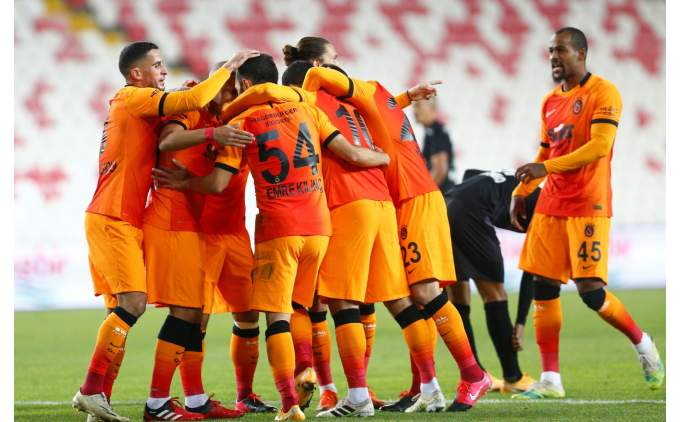 Galatasaray, Sivas'ta kazand�; aray� kapatt�