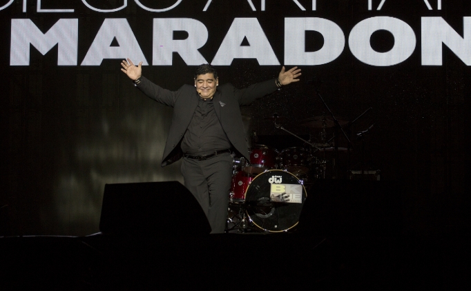 Napoli stadyumunun ad�n� 'Maradona' yapacak