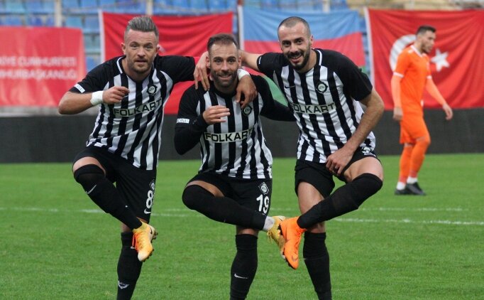 Altay, Adana deplasman�nda 4 golle �ov yapt�!