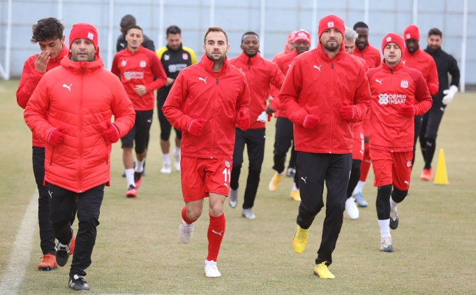 Sivasspor'da bir yardmc antrenrn Kovid-19 testi pozitif