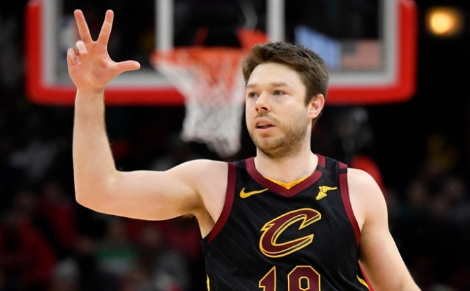 Matthew Dellavedova, Cavaliers'da kaldı - Cleveland Cavaliers